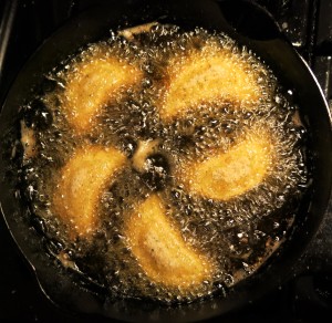 Frying Risoles Brasileiros (Brazilian Turnovers)